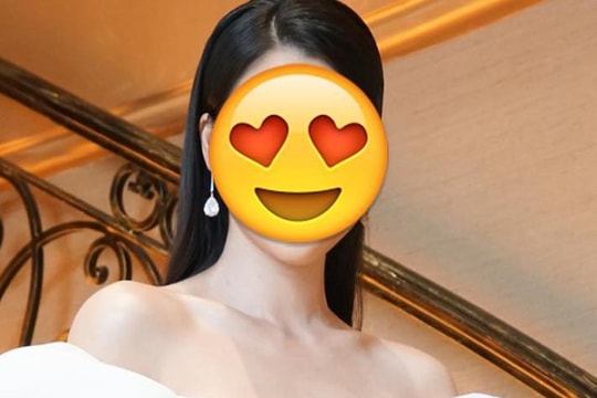 Á hậu lấy chồng Tây, 2 năm sau ly hôn không rõ lý do, lộ 1 chi tiết cho thấy dạy con cực văn minh