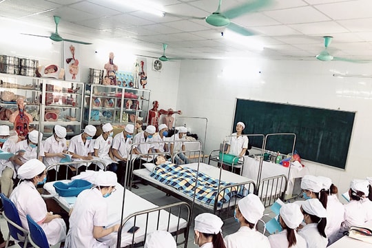 Trường Cao đẳng Y Dược Tuệ Tĩnh Hà Nội: SÔI ĐỘNG TUYỂN SINH NGÀNH “HOT” TRÊN CẢ NƯỚC: CAO ĐẲNG Y KHOA VÀ Y HỌC CỔ TRUYỀN