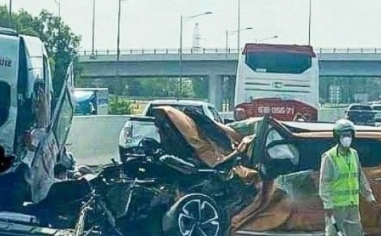 Tai nạn 3 ô tô ở cao tốc Hà Nội-Hải Phòng, 2 tài xế tử vong, 14 người bị thương