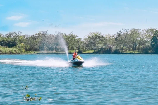 Nữ du khách gặp nạn khi chơi mô tô nước trên hồ Thác Bà ở Yên Bái