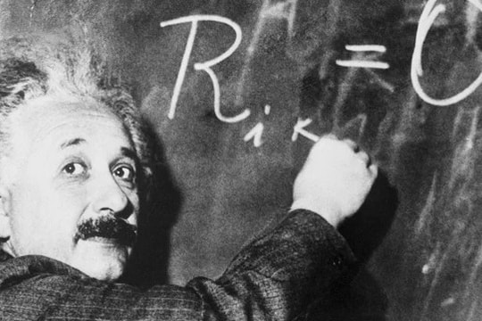 Điểm số thời còn đi học của Albert Einstein là bao nhiêu?