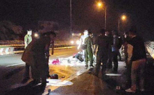 Cần Thơ: Tai nạn giao thông, 3 thi thể nằm chồng lên nhau