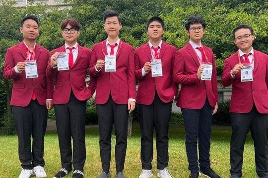 Học sinh Việt Nam giành 5 huy chương tại Olympic Toán học quốc tế