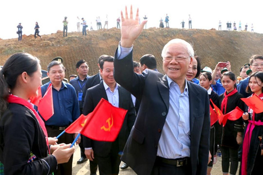 Hình ảnh Tổng Bí thư Nguyễn Phú Trọng gần gũi với người dân miền núi Yên Bái