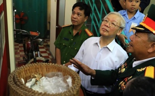 Ký ức về Tổng Bí thư Nguyễn Phú Trọng thăm hầm vũ khí bí mật