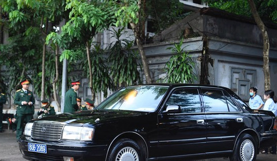 Chiếc xe ô tô gắn bó với Tổng Bí thư Nguyễn Phú Trọng xuất hiện tại Nhà tang lễ quốc gia