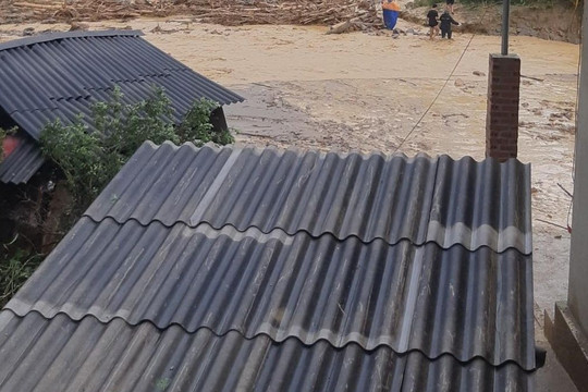 7 người chết và mất tích, hơn 100 ngôi nhà bị ảnh hưởng do lũ quét tại Điện Biên