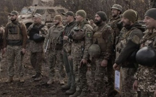 Lữ đoàn tiền tuyến sụp đổ, hàng trăm binh sĩ Ukraine bị Nga bao vây gần ngôi làng miền đông