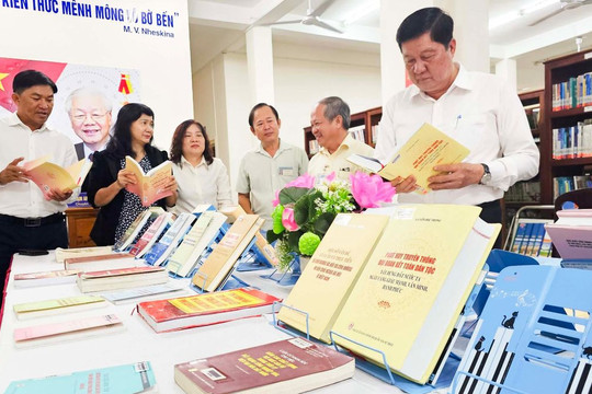 Cần Thơ trưng bày hàng trăm quyển sách về Tổng Bí thư Nguyễn Phú Trọng