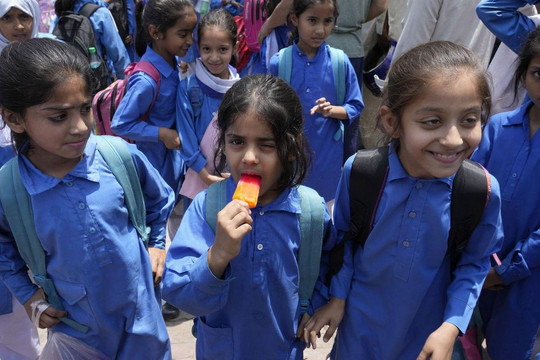 Trường học Pakistan vẫn đóng cửa vì nắng nóng