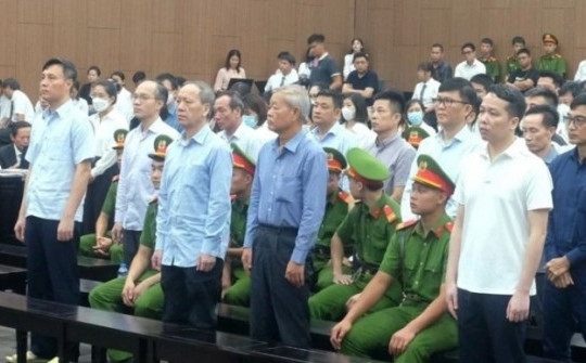 Gia đình hai bên có 7 người dính vòng lao lý trong vụ Trịnh Văn Quyết