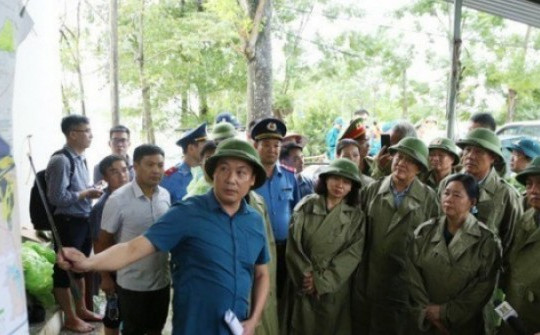 Bí thư Thành ủy Hà Nội thị sát vùng rốn lũ Chương Mỹ và Quốc Oai, nơi hàng nghìn hộ dân bị ngập