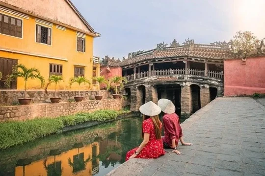 Đừng vội chê trùng tu chùa Cầu