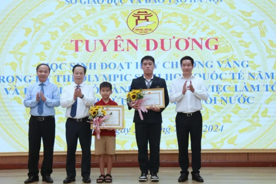 Hà Nội tuyên dương học sinh có thành tích xuất sắc, việc làm đẹp