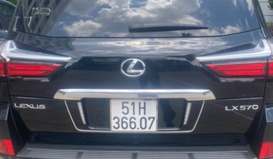 TP HCM: Công an tìm chủ nhân xe sang Lexus LX570