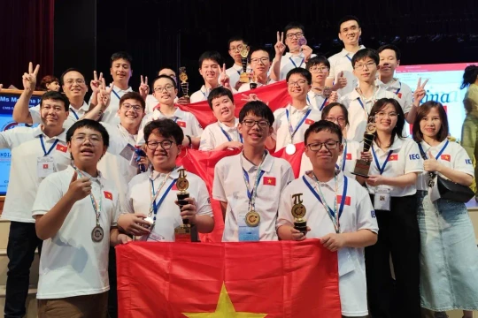 Học sinh Việt Nam giành 16 giải tại Olympic Toán học trẻ quốc tế