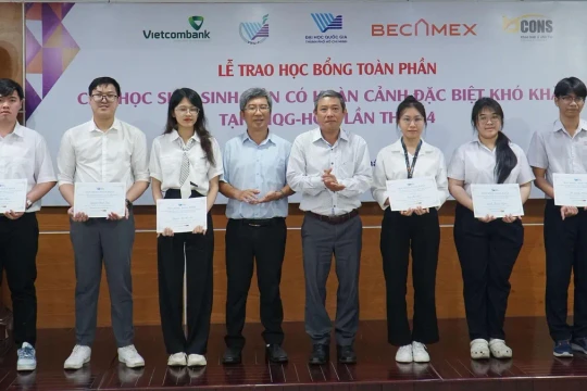 Hành trang vào đại học: Đừng bỏ học vì... nghèo