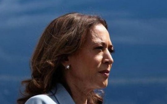 Bà Kamala Harris “xoay chuyển tình thế” tại các bang chiến trường