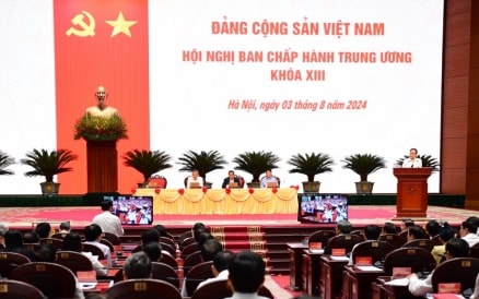 Hình ảnh phiên bế mạc Hội nghị Ban Chấp hành Trung ương khóa XIII