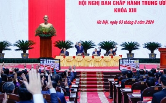 Khai mạc hội nghị Ban Chấp hành Trung ương khóa 13