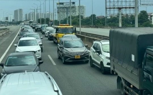 Ùn ứ 10km trên cao tốc TP.HCM - Long Thành - Dầu Giây