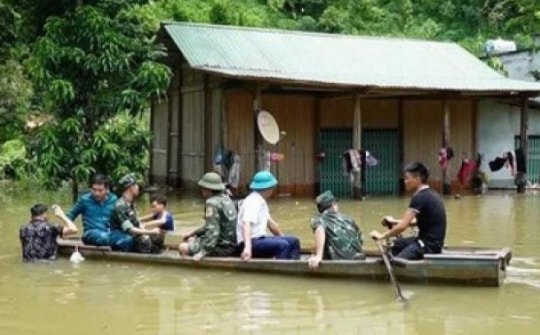 Yên Bái, Lào Cai: Mưa lớn, lũ lên, có nơi nước ngập sâu cả mét