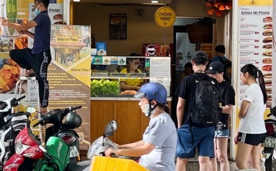 Chủ tiệm bánh mì ở Nha Trang 'bất ngờ' với xét nghiệm 'thuốc trừ sâu trong rau'