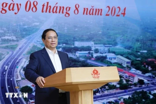 Thủ tướng: Thúc đẩy các dự án hạ tầng, chào mừng các ngày lễ lớn của đất nước