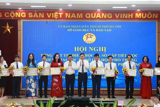 Hà Nội tổng kết thí điểm học bạ số cấp tiểu học