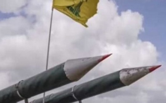 Hezbollah bắn tên lửa vào miền bắc Israel, Mỹ phá hủy 2 tàu Houthi ở Biển Đỏ