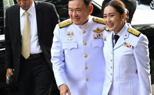 Nhà vua Thái Lan chấp thuận cho con gái ông Thaksin làm Thủ tướng