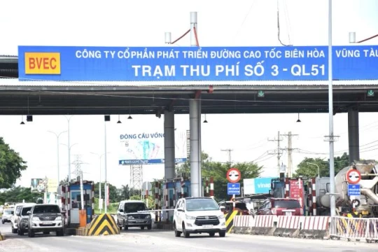 Bộ GTVT lý giải chưa thể tháo dỡ trạm thu phí trên Quốc lộ 51