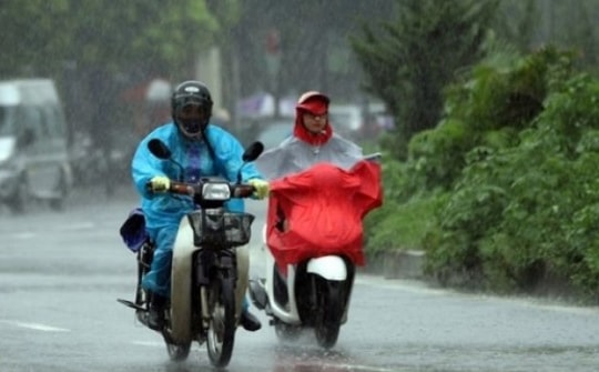 Vùng núi Bắc Bộ mưa lớn vào chiều tối, Trung Bộ vẫn nắng gay gắt