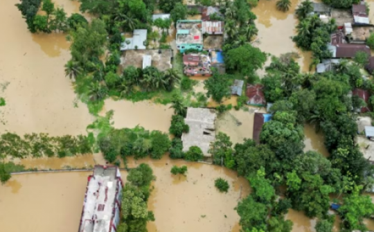 Bangladesh hứng lũ kinh hoàng, hàng trăm nghìn người phải sơ tán