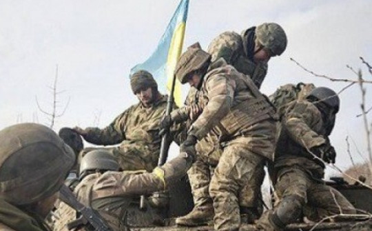 Chuyên gia Áo cảnh báo phòng tuyến của Ukraine ở Donbass có nguy cơ sụp đổ