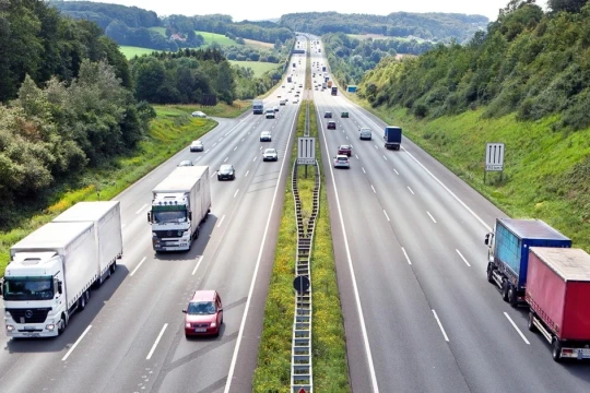 Giới hạn tốc độ 60km/h trên từng đoạn cao tốc: Có còn là cao tốc?