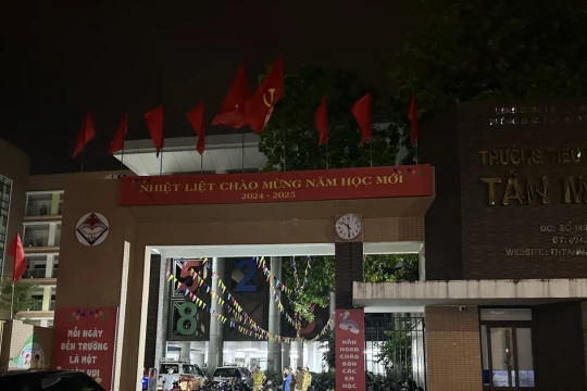 Trường học Hà Nội đón dân sơ tán bão