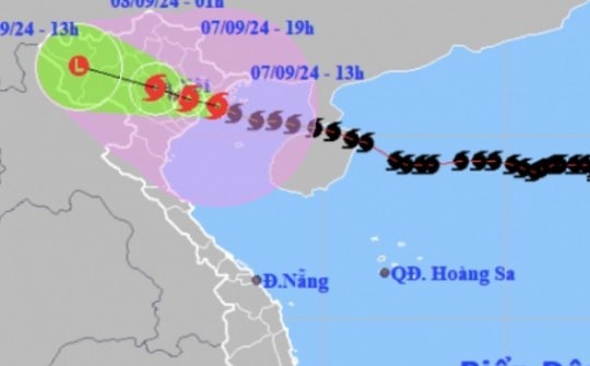 Gió bão ở Hà Nội mạnh thêm trong tối nay