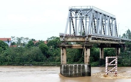 Nguyên nhân vụ sập cầu Phong Châu ở Phú Thọ