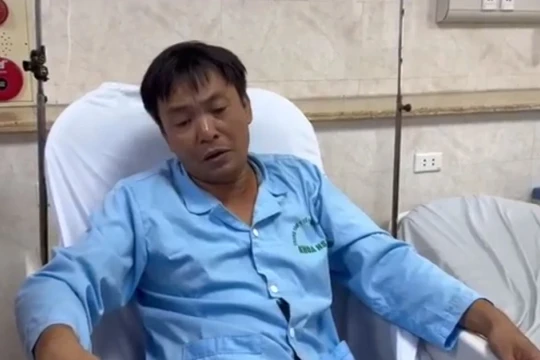 VIDEO: Tài xế xe tải rơi xuống sông kể lại giây phút thoát chết khi sập cầu Phong Châu