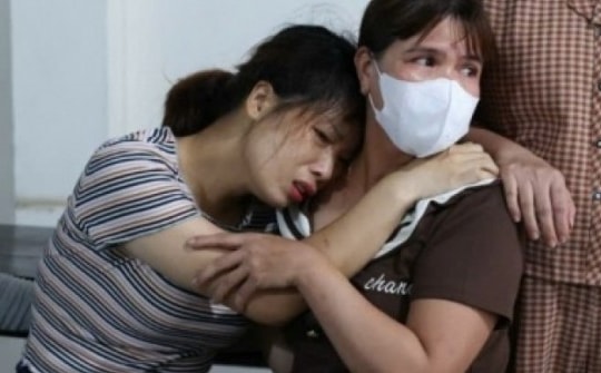 Nhói lòng cảnh ngóng tin bố mẹ, chồng, cháu mất liên lạc vụ sập cầu Phong Châu
