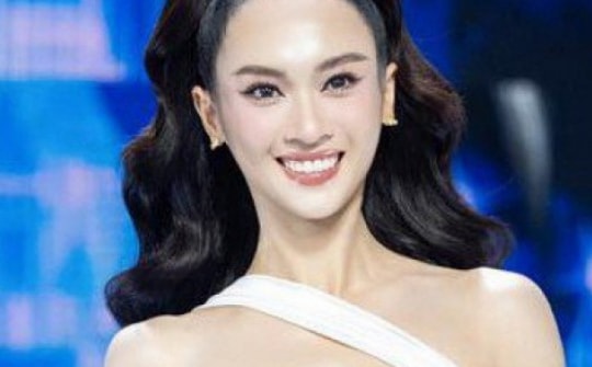 Sạn trong đêm trình diễn áo tắm của Miss Universe Vietnam