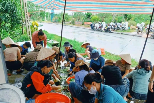 Giáo viên Yên Bái chung tay khắc phục hậu quả bão số 3