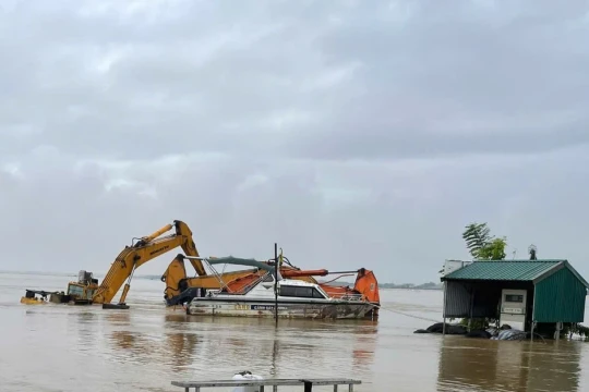 Nước sông ở Vĩnh Phúc lên nhanh, nhiều nơi dân không kịp di dời tài sản