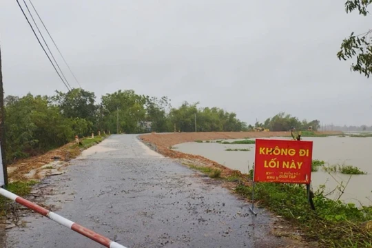 Vĩnh Phúc phân luồng giao thông trên một số tuyến đê và xả tràn hồ Thanh Lanh