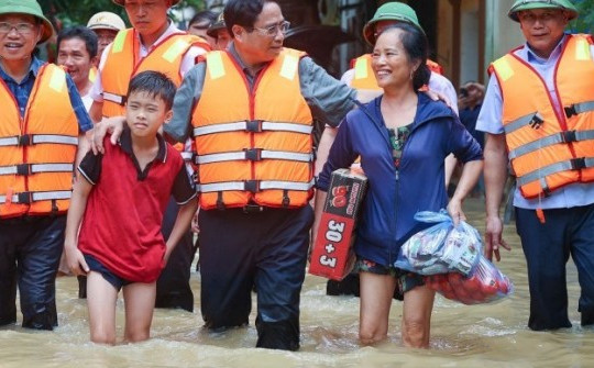 Thủ tướng: Mỗi người làm việc bằng hai vì nhân dân, khắc phục hậu quả mưa lũ