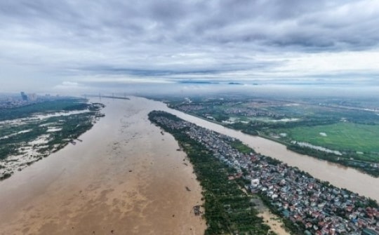 Lũ đặc biệt lớn trên sông Thao, mức lũ sông Hồng sẽ đạt đỉnh vào trưa nay