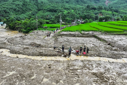 Hàng ngàn vết nứt, sạt lở đất ở tỉnh Lào Cai