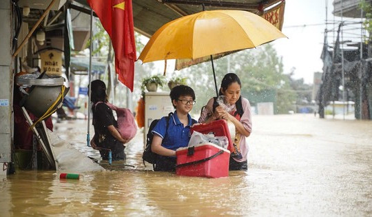 Lũ rút rất chậm, ngập lụt thêm nhiều ngày ở 8 tỉnh miền Bắc