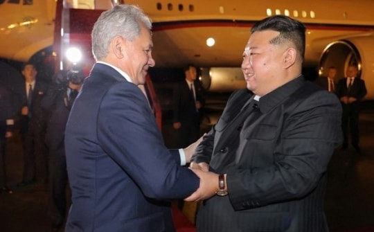 Lãnh đạo Triều Tiên Kim Jong Un gặp ông Shoigu, chúc Nga 'thắng lợi'